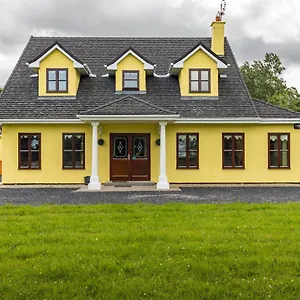 Yellow House Holiday home Westport